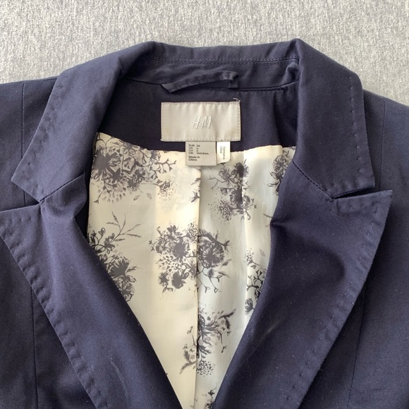 H&M woman’s double breasted blazer - Picture 2 of 2